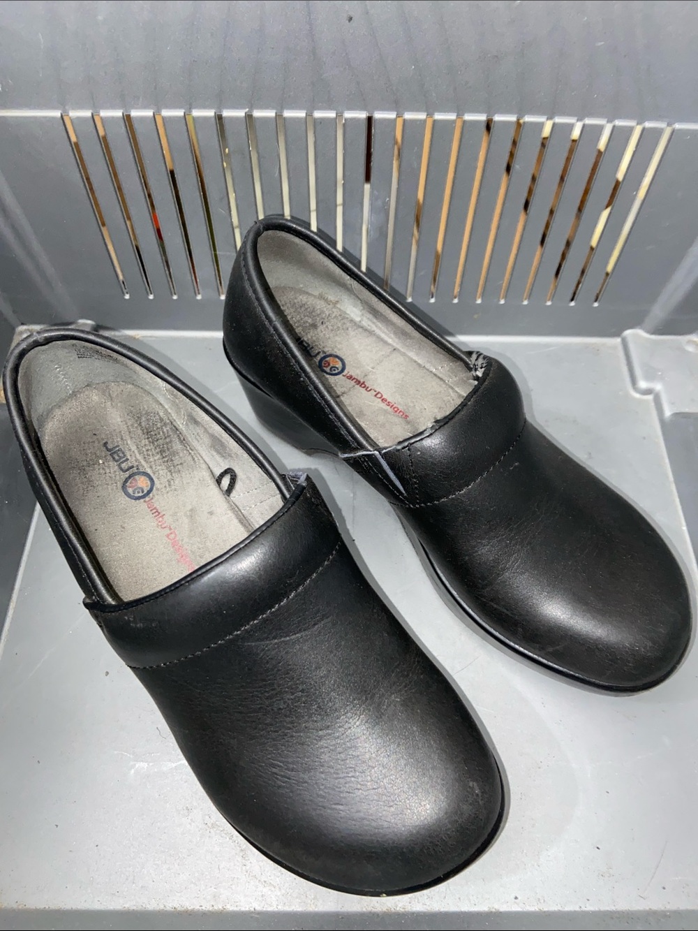 JBU Jambu Cordoba Black Leather Comfort Wedge Clogs Mules Size 6.5M - Flawed
